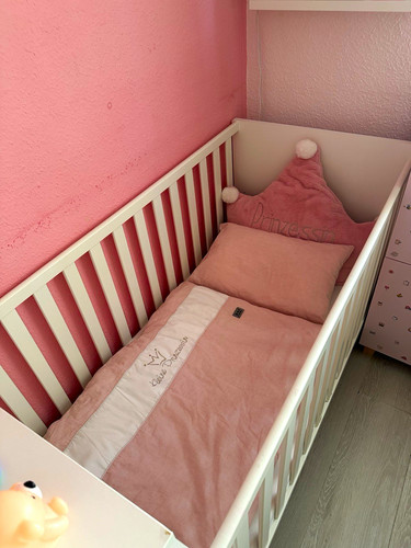 Weißes gitterbett aus holz - weißes,