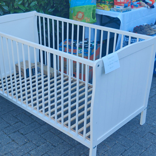 Weißes kinderbett aus holz - weißes,